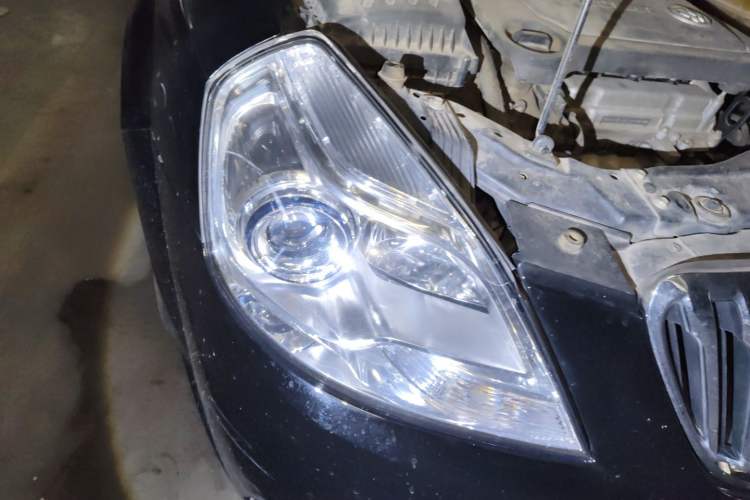 Used Buick Excelle 2013 1.5L Automatic Classic Model Right Front Headlight