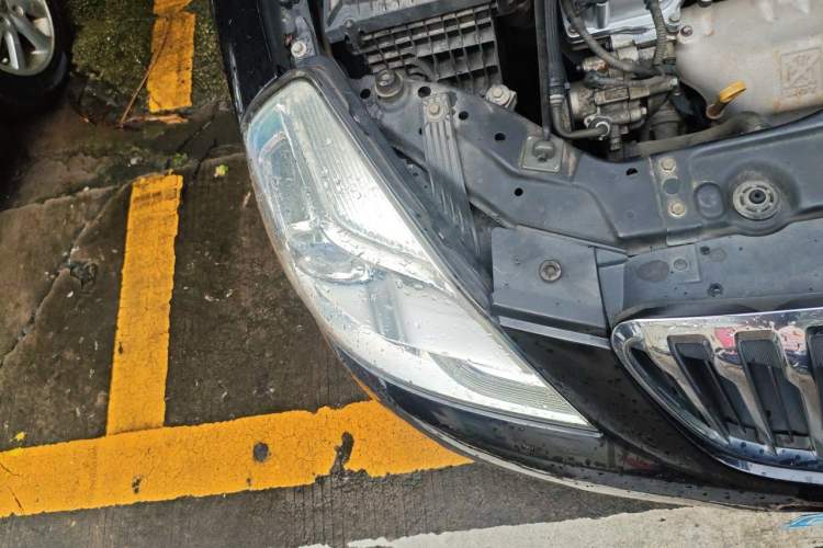 Used Buick Excelle 2013 1.5L Automatic Classic Model Right Front Headlight