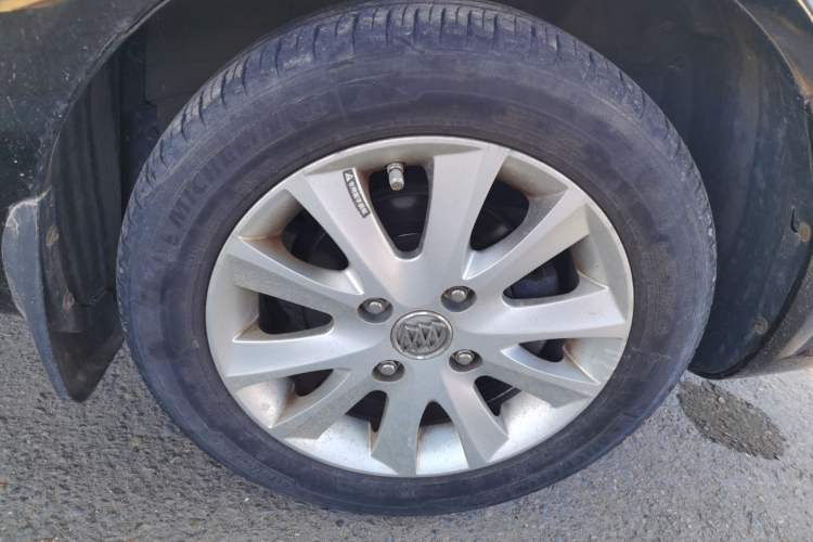 Used Buick Excelle 2013 1.5L Automatic Luxury Model Right Front Wheel Hub
