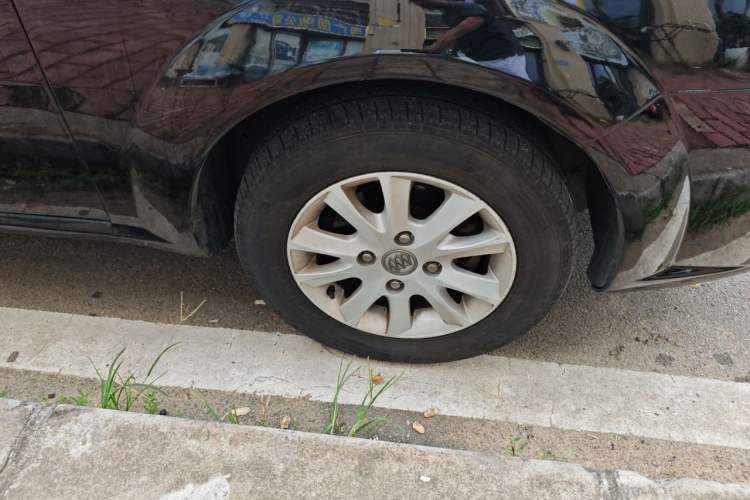 Used Buick Excelle 2013 1.5L Automatic Classic Model Right Front Wheel Hub