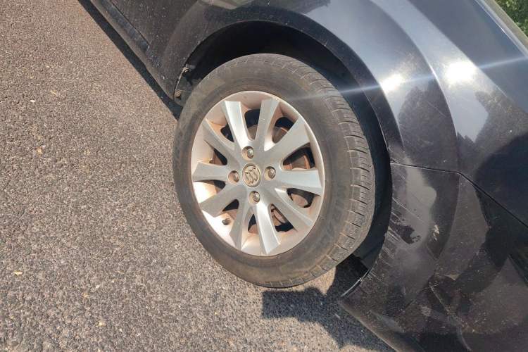 Used Buick Excelle 2013 1.5L Automatic Luxury Model Right Front Wheel Hub