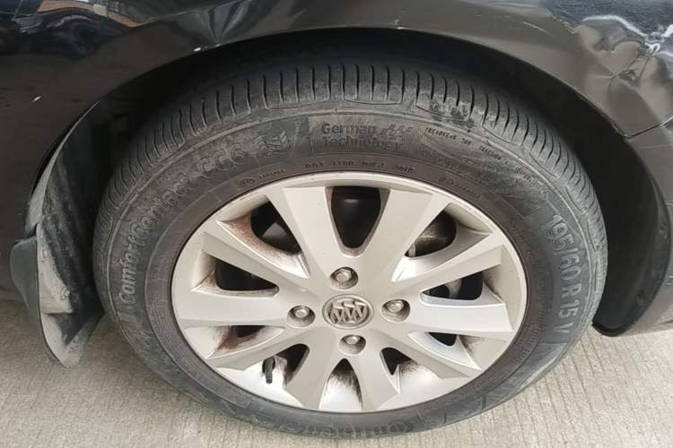 Used Buick Excelle 2013 1.5L Automatic Luxury Model Right Front Wheel Hub