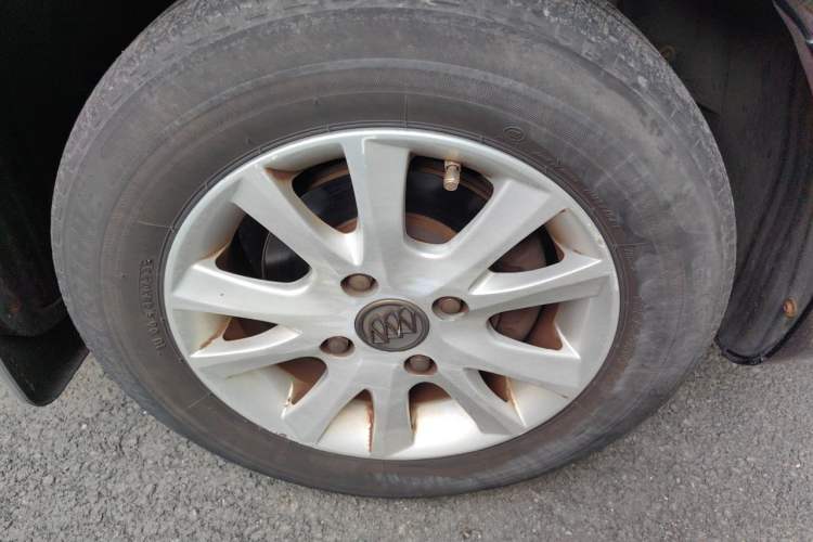 Used Buick Excelle 2013 1.5L Automatic Classic Model Right Front Wheel Hub