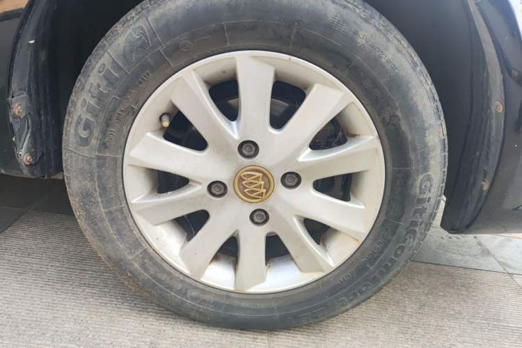 Used Buick Excelle 2013 1.5L Automatic Classic Model Right Front Wheel Hub
