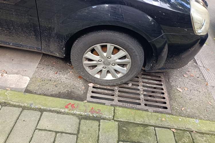 Used Buick Excelle 2013 1.5L Automatic Classic Model Right Front Wheel Hub