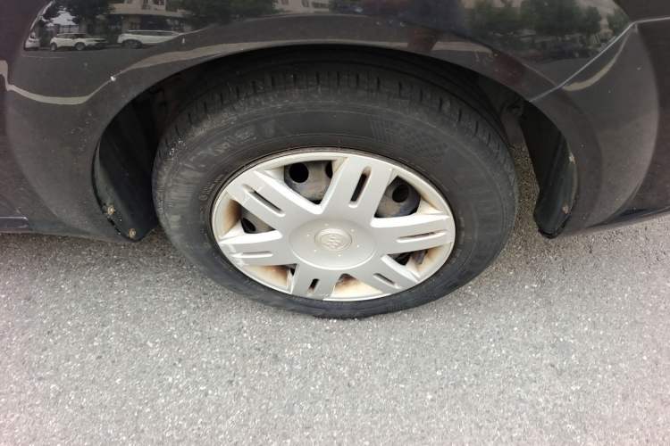 Used Buick Excelle 2013 1.5L Automatic Classic Model Right Front Wheel Hub