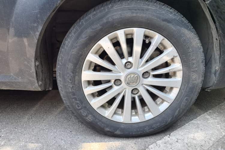 Used Buick Excelle 2013 1.5L Automatic Classic Model Right Front Wheel Hub