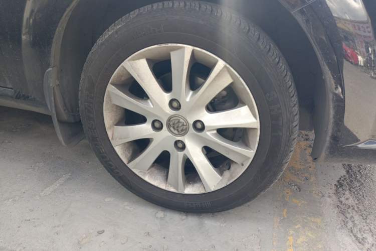Used Buick Excelle 2013 1.5L Automatic Luxury Model Right Front Wheel Hub