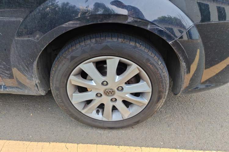 Used Buick Excelle 2013 1.5L Automatic Luxury Model Right Front Wheel Hub