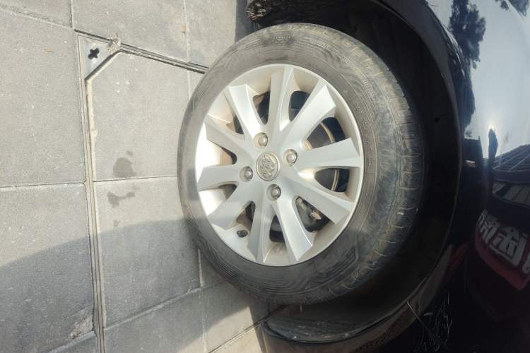 Used Buick Excelle 2013 1.5L Manual Luxury Model Right Front Wheel Hub
