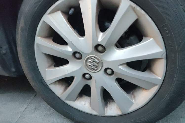 Used Buick Excelle 2013 1.5L Automatic Luxury Model Right Front Wheel Hub