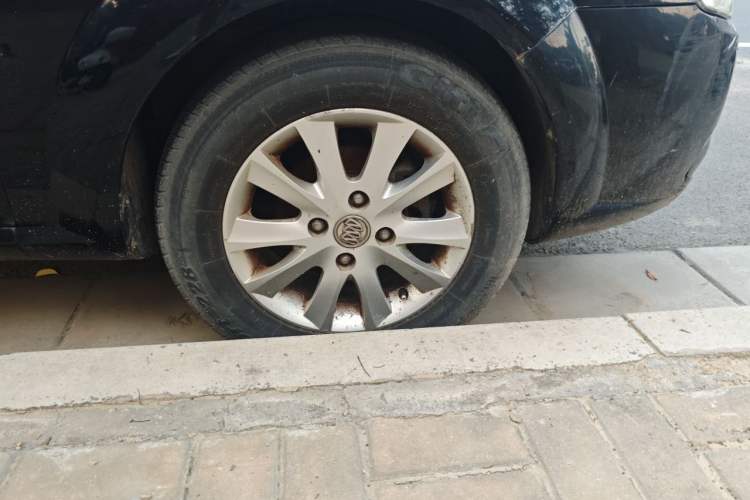 Used Buick Excelle 2013 1.5L Automatic Luxury Model Right Front Wheel Hub