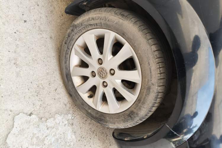 Used Buick Excelle 2013 1.5L Automatic Luxury Model Right Front Wheel Hub