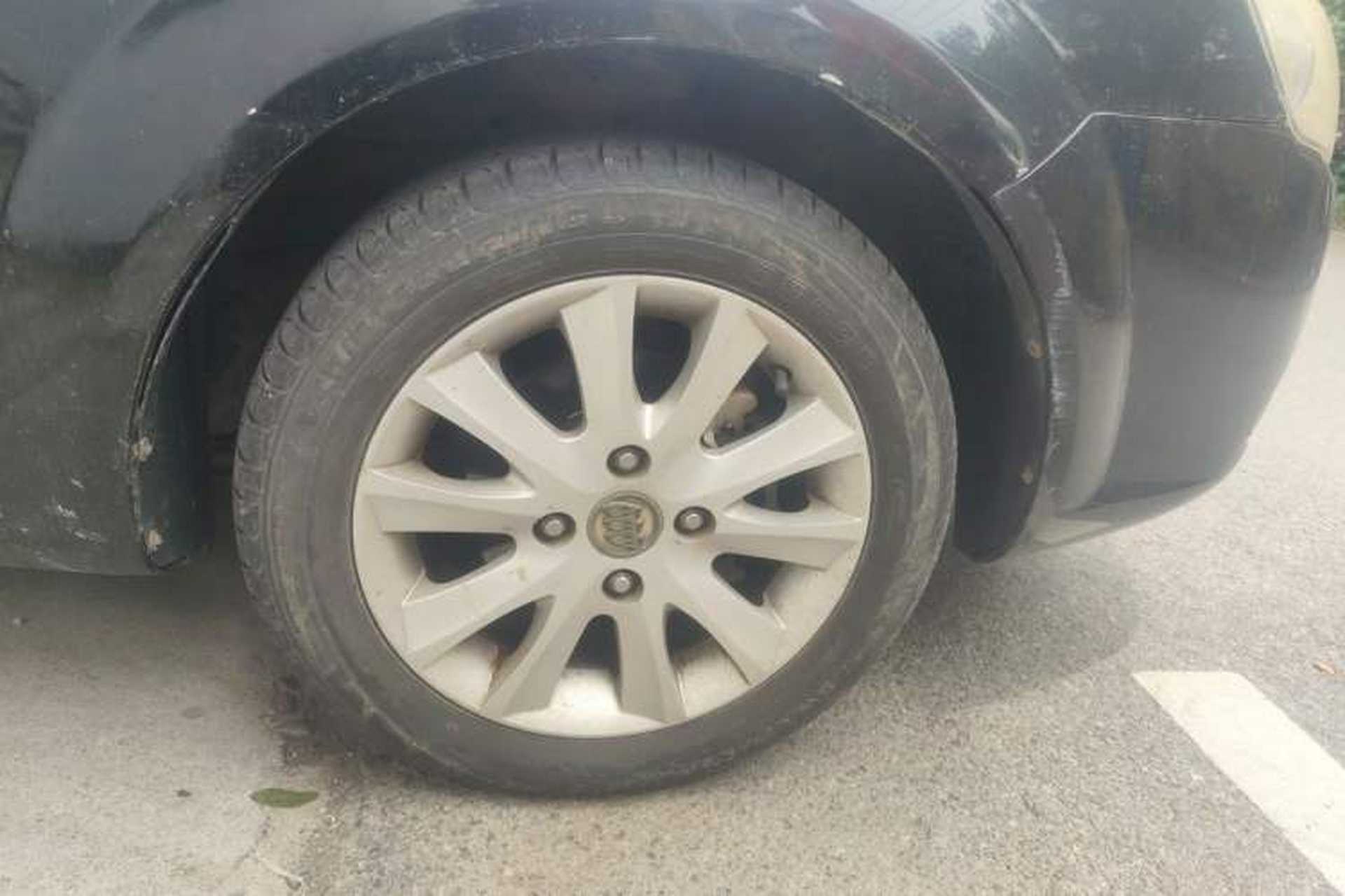 Used Buick Excelle 2013 1.5L Manual Luxury Model Right Front Wheel Hub