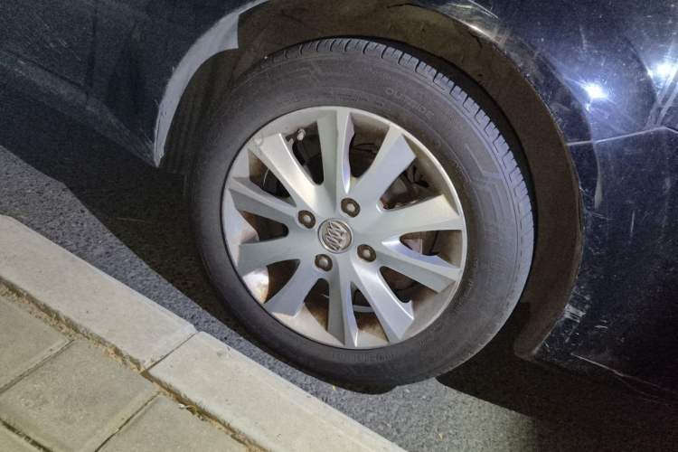 Used Buick Excelle 2013 1.5L Automatic Luxury Model Right Front Wheel Hub