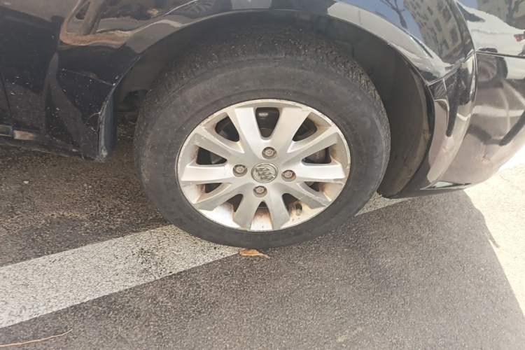 Used Buick Excelle 2013 1.5L Automatic Classic Model Right Front Wheel Hub