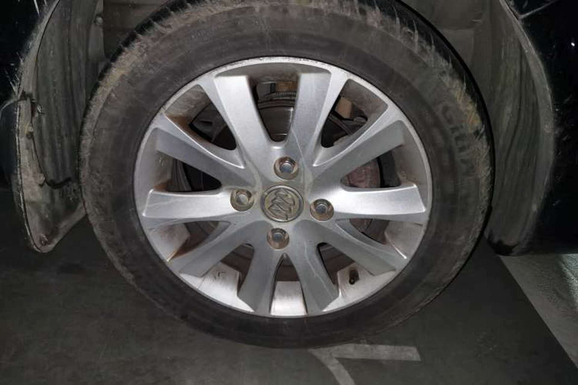 Used Buick Excelle 2013 1.5L Automatic Classic Model Right Front Wheel Hub