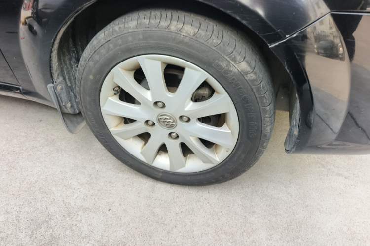 Used Buick Excelle 2013 1.5L Automatic Luxury Model Right Front Wheel Hub