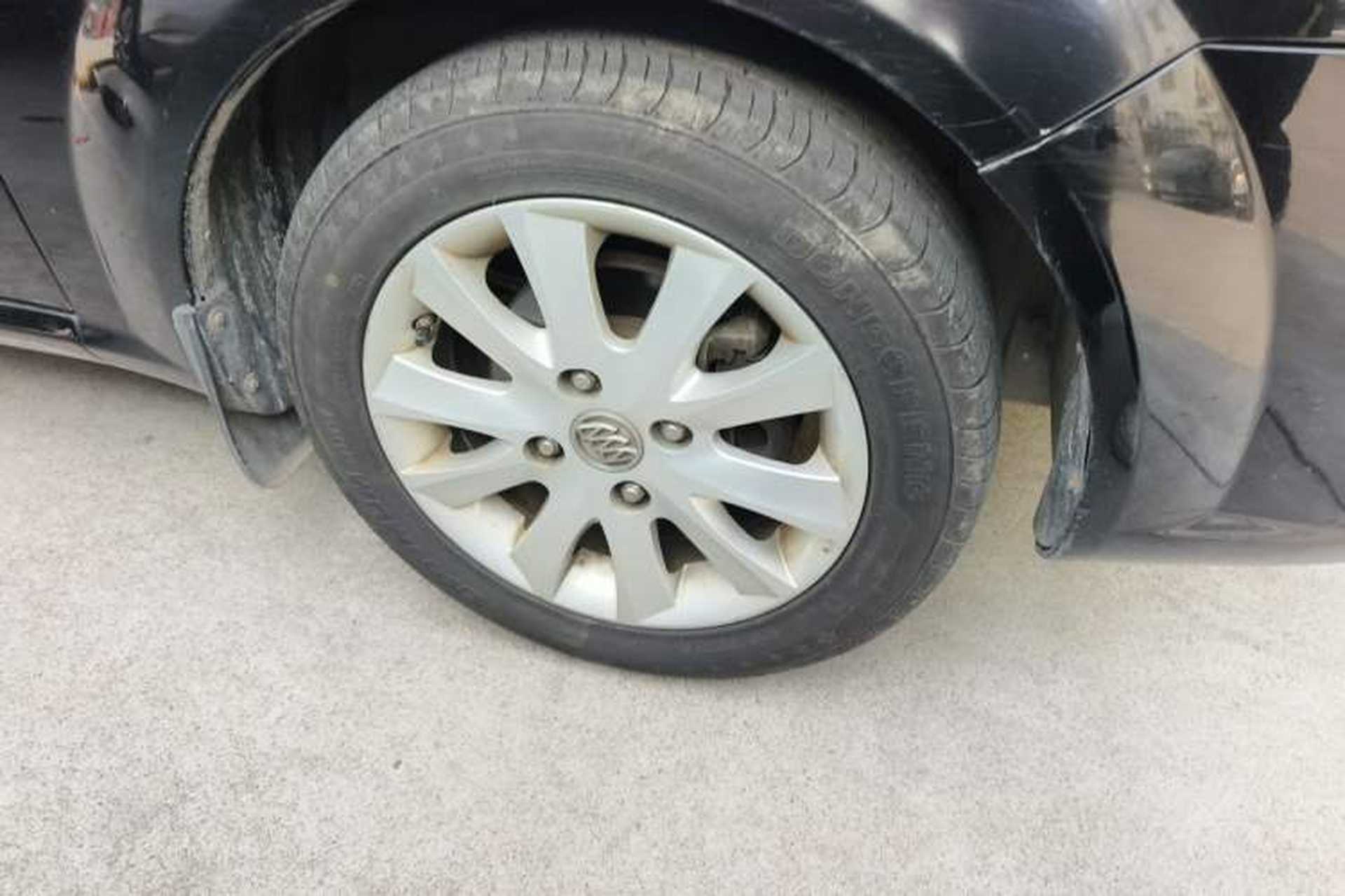 Used Buick Excelle 2013 1.5L Automatic Luxury Model Right Front Wheel Hub