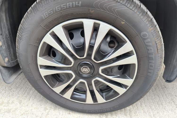 Used Buick Excelle 2013 1.5L Automatic Classic Model Right Front Wheel Hub