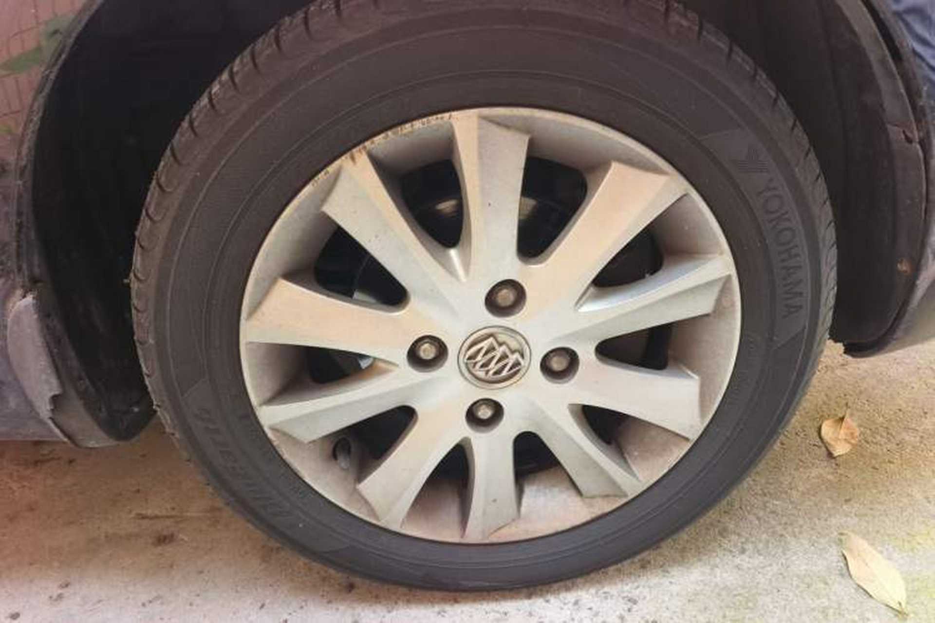 Used Buick Excelle 2013 1.5L Automatic Luxury Model Right Front Wheel Hub