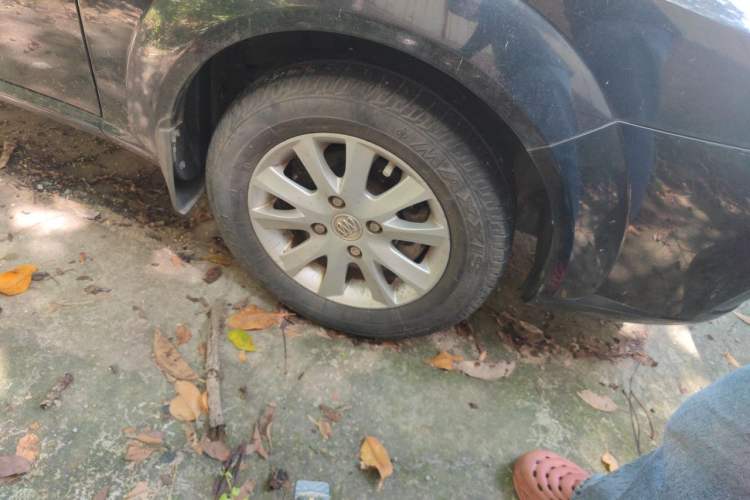 Used Buick Excelle 2013 1.5L Automatic Classic Model Right Front Wheel Hub