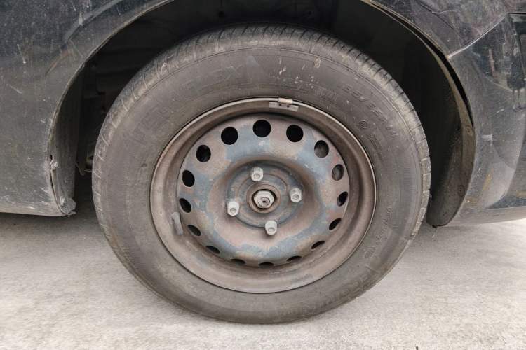 Used Buick Excelle 2013 1.5L Automatic Classic Model Right Front Wheel Hub