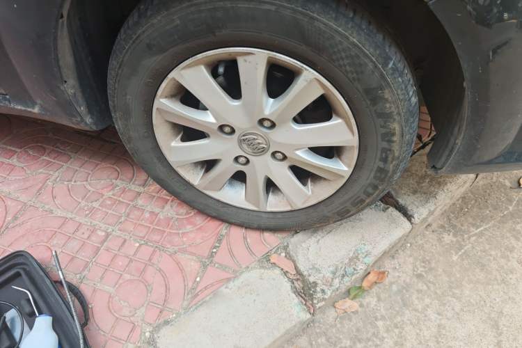 Used Buick Excelle 2013 1.5L Automatic Classic Model Right Front Wheel Hub