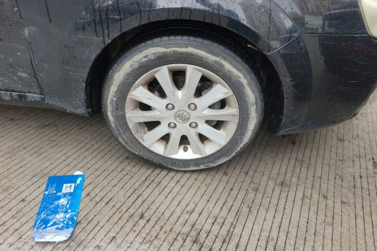 Used Buick Excelle 2013 1.5L Automatic Luxury Model Right Front Wheel Hub