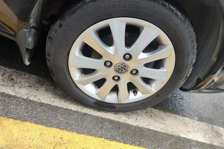 Used Buick Excelle 2013 1.5L Manual Luxury Model Right Front Wheel Hub