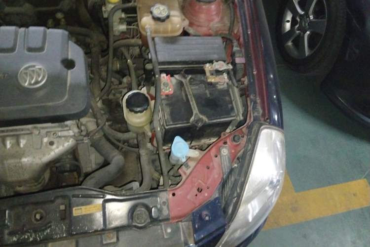 Used Buick Excelle 2013 1.5L Manual Classic Model Engine Bay Left