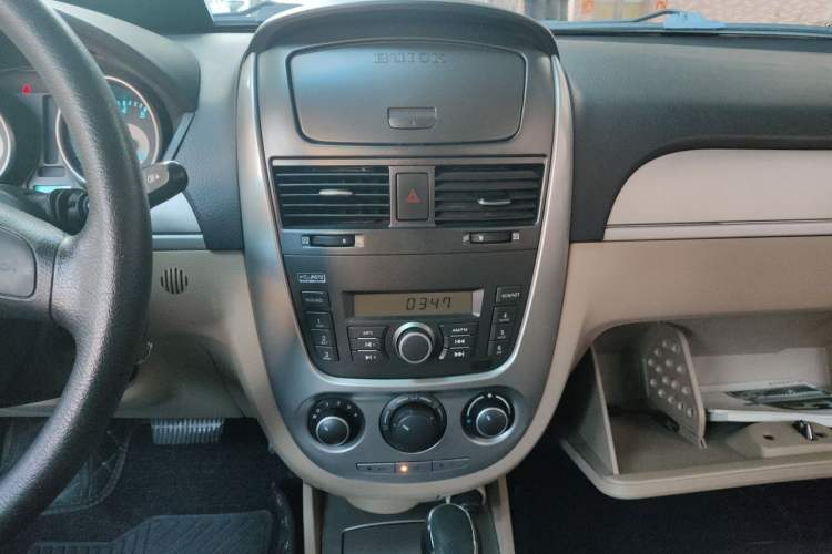 Used Buick Excelle 2013 1.5L Automatic Classic Model Audio And AC Panel
