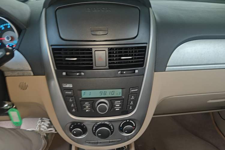 Used Buick Excelle 2013 1.5L Automatic Classic Model Audio And AC Panel