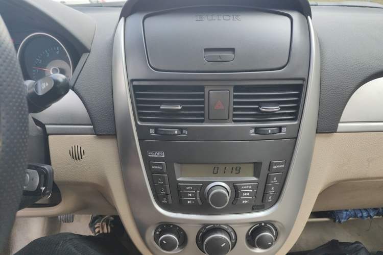 Used Buick Excelle 2013 1.5L Manual Classic Model Audio And AC Panel