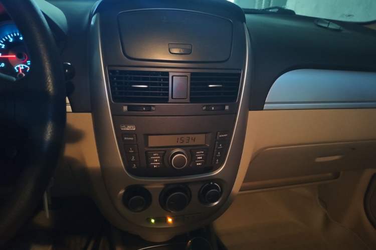 Used Buick Excelle 2013 1.5L Automatic Classic Model Audio And AC Panel