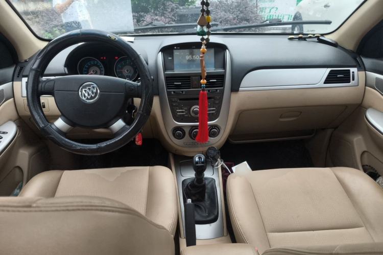 Used Buick Excelle 2013 1.5L Manual Classic Model Center Console