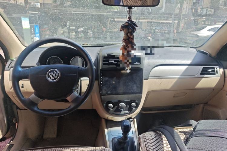 Used Buick Excelle 2013 1.5L Manual Classic Model Center Console