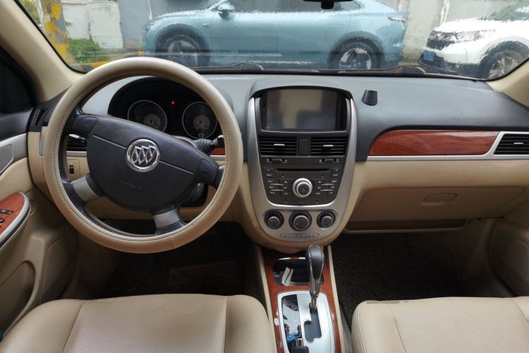 Used Buick Excelle 2013 1.5L Automatic Luxury Model Center Console