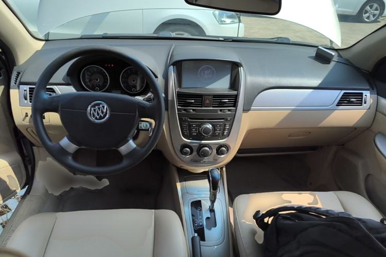 Used Buick Excelle 2013 1.5L Automatic Classic Model Center Console