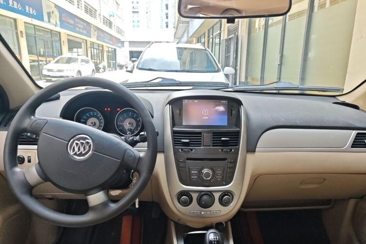 Used Buick Excelle 2013 1.5L Manual Classic Model Center Console