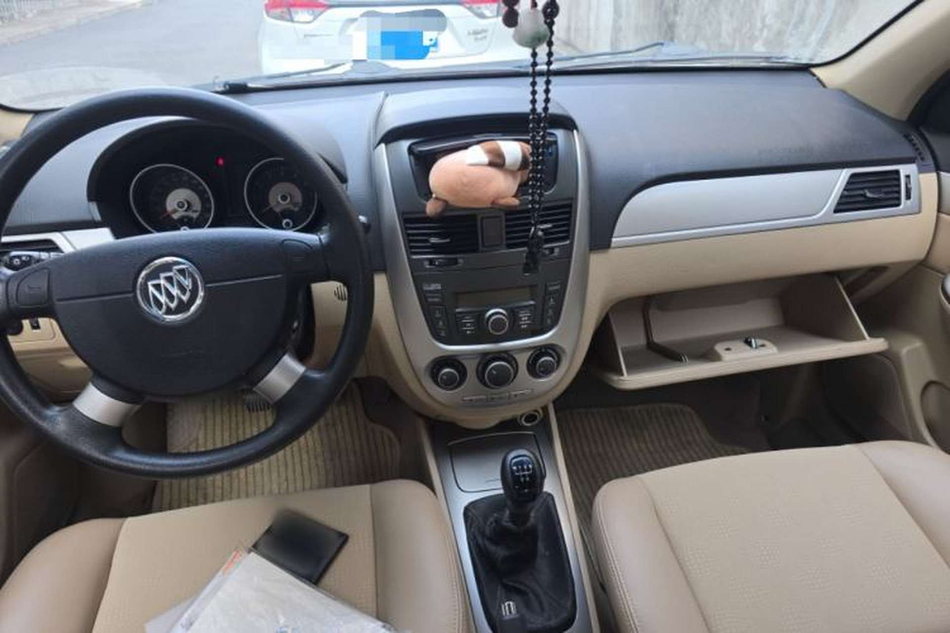 Used Buick Excelle 2013 1.5L Manual Classic Model Center Console