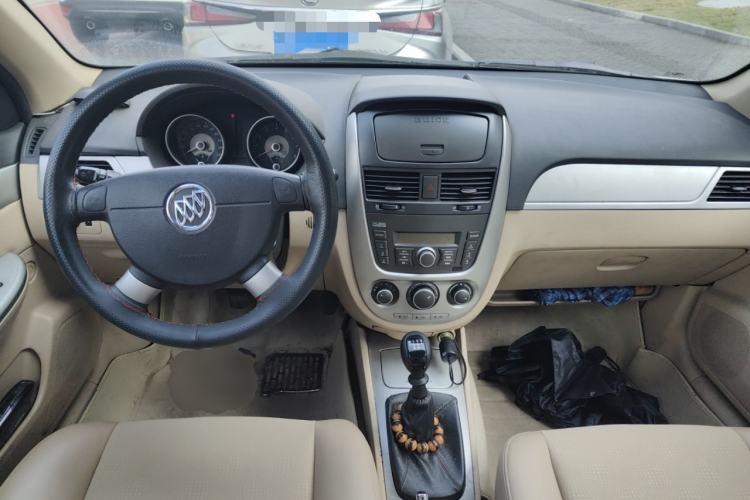 Used Buick Excelle 2013 1.5L Manual Classic Model Center Console