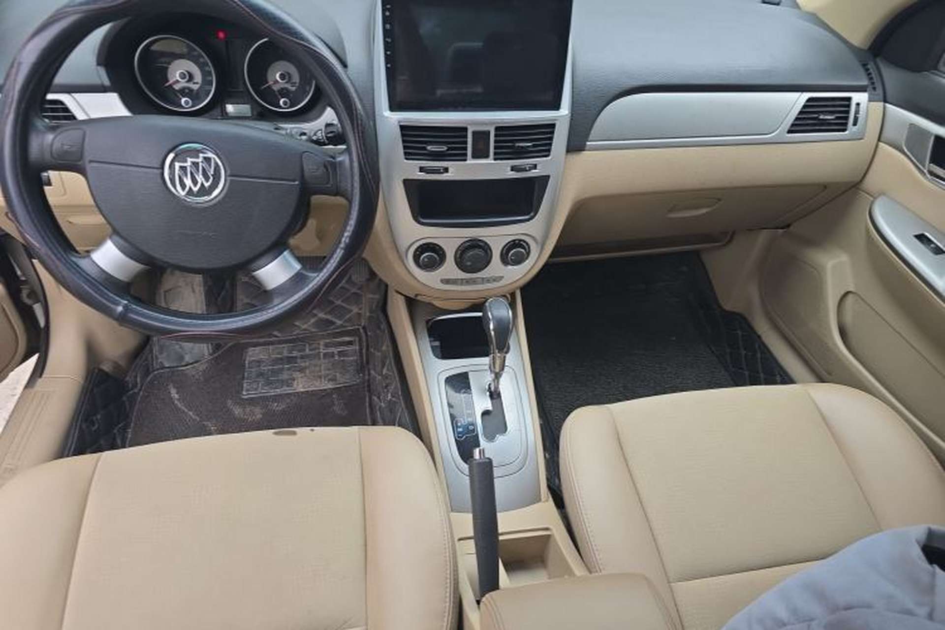 Used Buick Excelle 2013 1.5L Automatic Classic Model Center Console