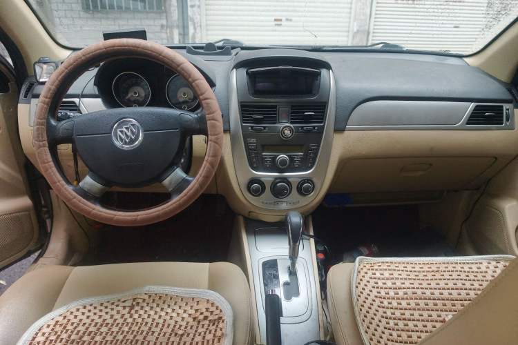 Used Buick Excelle 2013 1.5L Automatic Classic Model Center Console