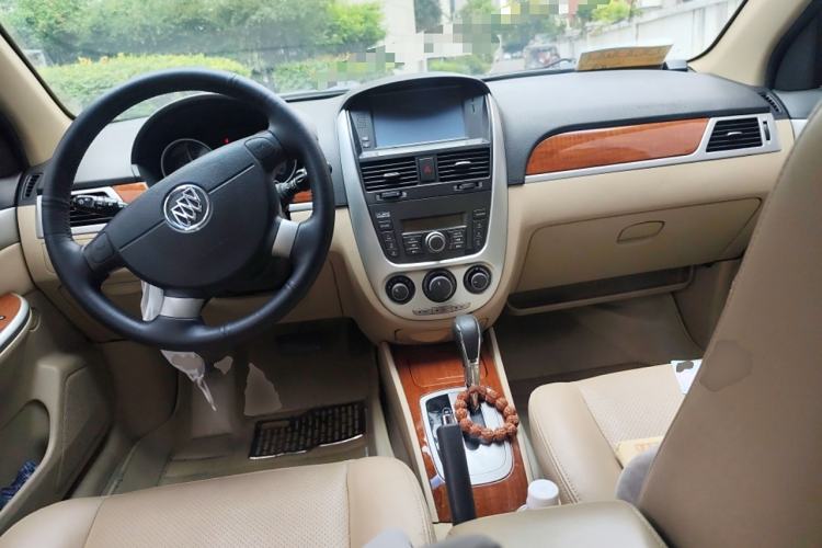 Used Buick Excelle 2013 1.5L Automatic Luxury Model Center Console