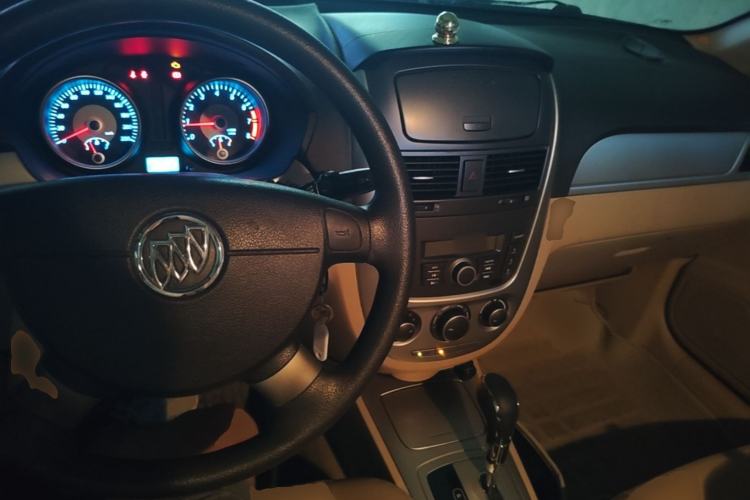 Used Buick Excelle 2013 1.5L Automatic Classic Model Center Console
