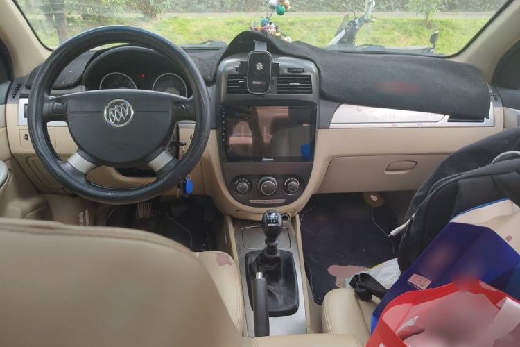 Used Buick Excelle 2013 1.5L Manual Classic Model Center Console