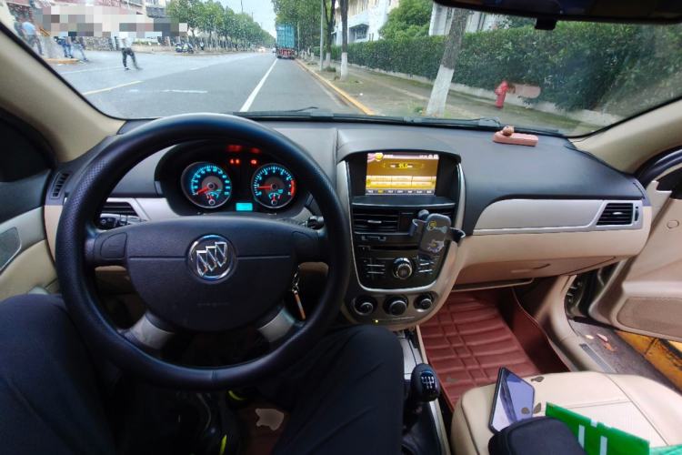Used Buick Excelle 2013 1.5L Manual Classic Model Center Console