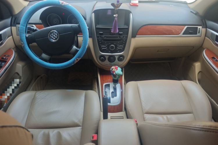 Used Buick Excelle 2013 1.5L Automatic Luxury Model Center Console