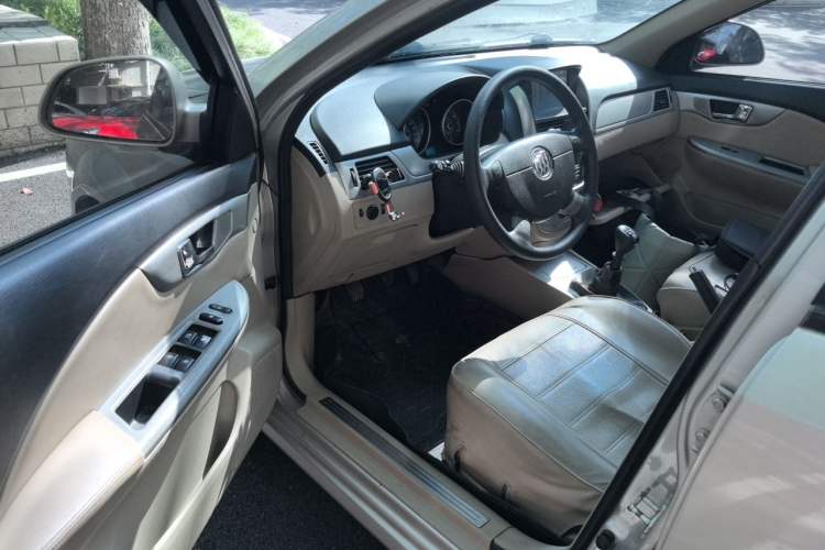 Used Buick Excelle 2013 1.5L Manual Classic Model Driver Seat